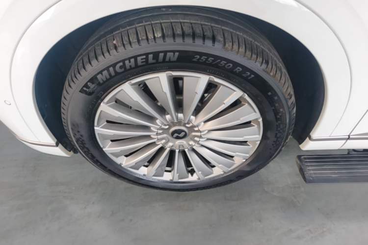 Used ONVO Luxeed L90 2025 Model—Max Six-Seater Version Left Front Wheel Hub