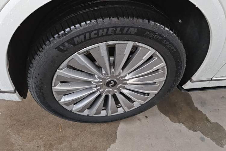 Used ONVO Luxeed L90 2025 Model—Ultra Six-Seater Version Left Front Wheel Hub
