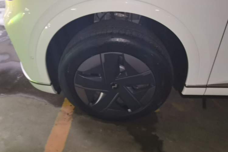 Used ONVO Luxeed L90 2025 Model—Max Six-Seater Version Left Front Wheel Hub