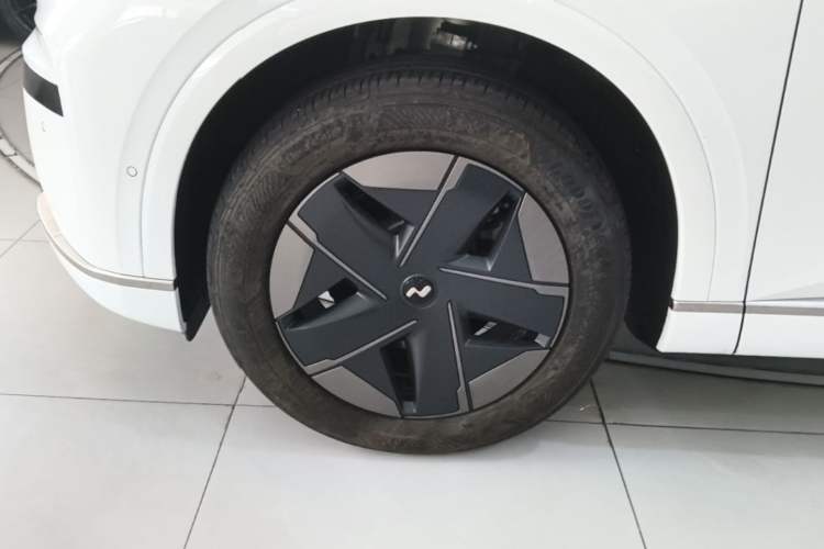 Used ONVO Luxeed L90 2025 Model—Max Six-Seater Version Left Front Wheel Hub