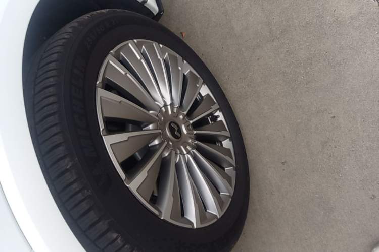 Used ONVO Luxeed L90 2025 Model—Max Six-Seater Version Left Front Wheel Hub