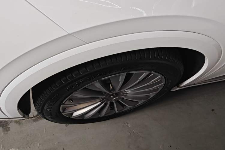 Used ONVO Luxeed L90 2025 Model—Max Six-Seater Version Left Front Wheel Hub