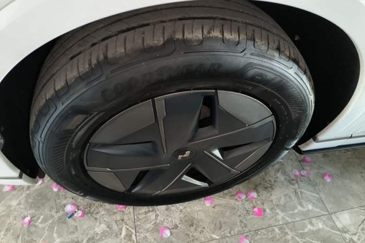 Used ONVO Luxeed L90 2025 Model—Max Six-Seater Version Left Front Wheel Hub
