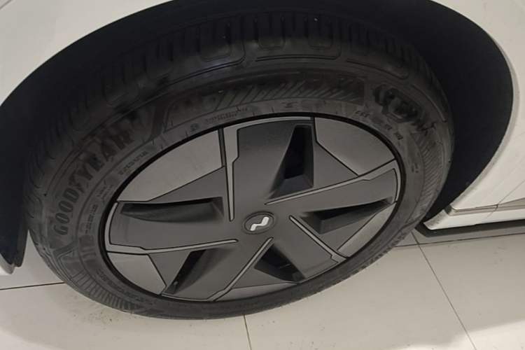 Used ONVO Luxeed L90 2025 Model—Max Six-Seater Version Left Front Wheel Hub
