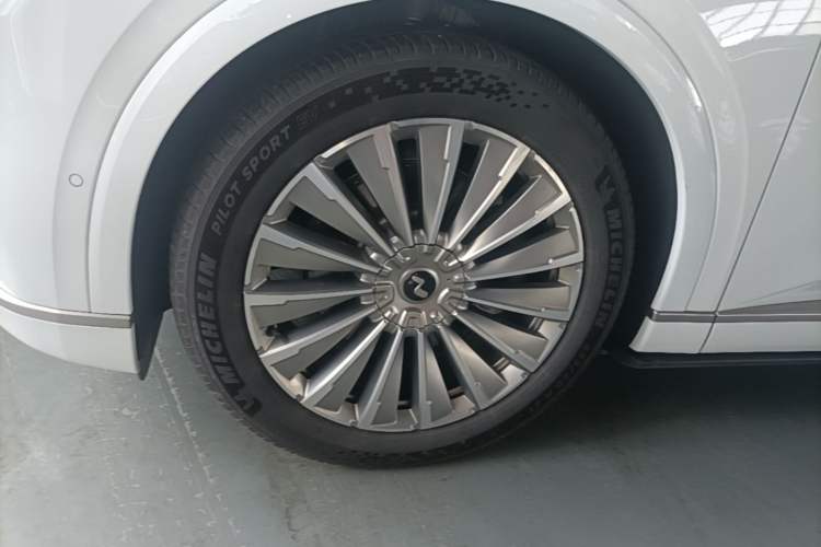 Used ONVO Luxeed L90 2025 Model—Ultra Six-Seater Version Left Front Wheel Hub