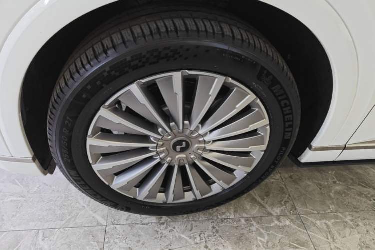 Used ONVO Luxeed L90 2025 Model—Ultra Six-Seater Version Left Front Wheel Hub