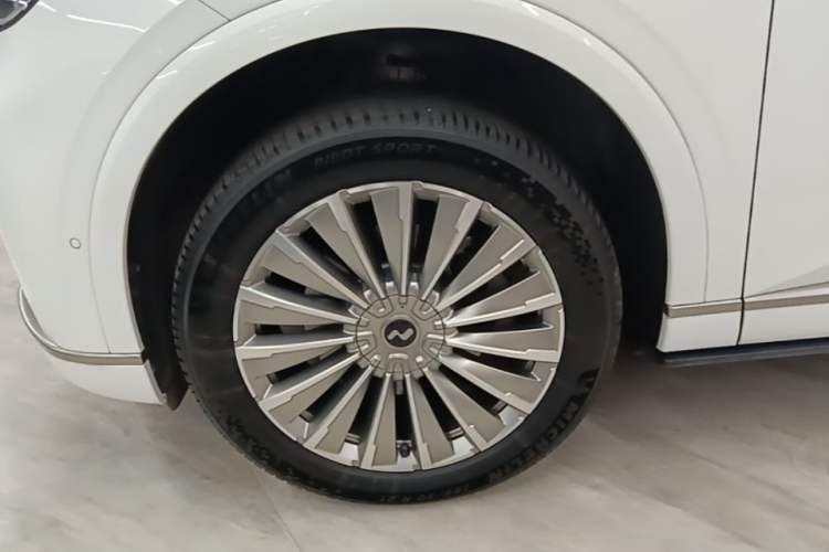 Used ONVO Luxeed L90 2025 Model Ultra Six-Seater 60-degree Battery Edition Left Front Wheel Hub