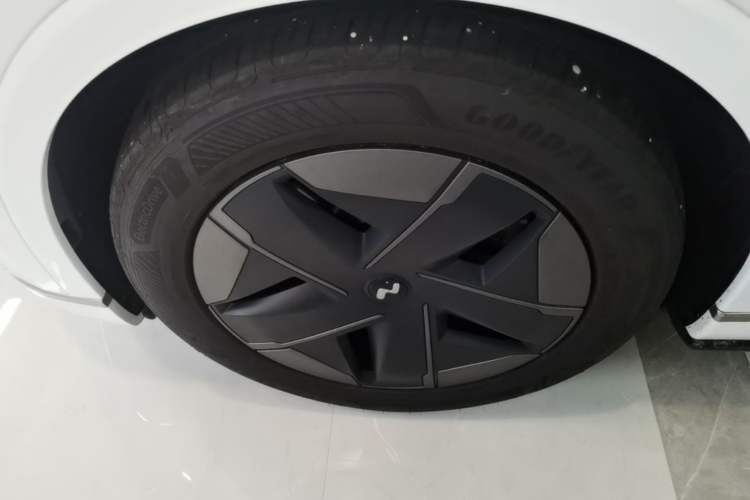 Used ONVO Luxeed L90 2025 Model Max Six-Seater 60-degree Battery Edition Left Front Wheel Hub