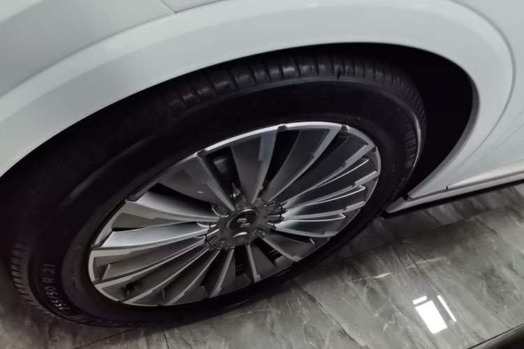 Used ONVO Luxeed L90 2025 Model—Ultra Six-Seater Version Left Front Wheel Hub