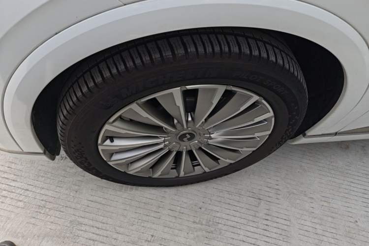 Used ONVO Luxeed L90 2025 Model—Max Six-Seater Version Left Front Wheel Hub