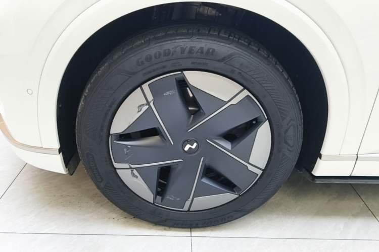 Used ONVO Luxeed L90 2025 Model—Max Six-Seater Version Left Front Wheel Hub
