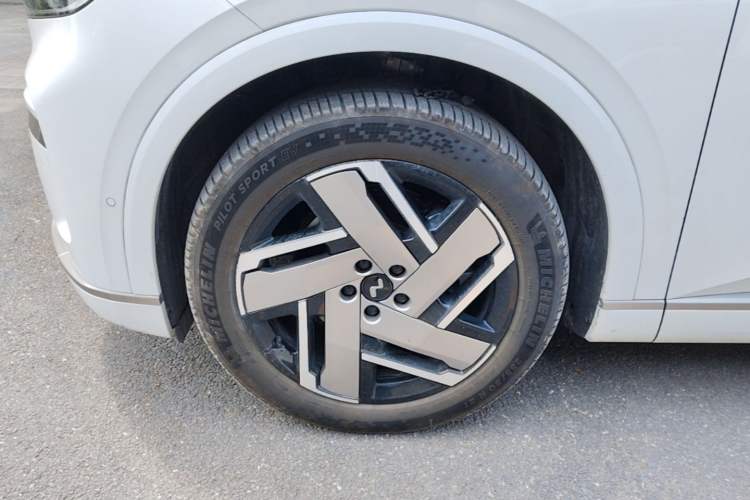 Used ONVO Luxeed L90 2025 Model—Max Six-Seater Version Left Front Wheel Hub