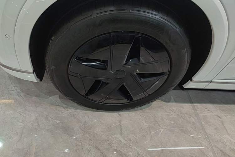 Used ONVO Luxeed L90 2025 Model—Pro Six-Seater Version Left Front Wheel Hub