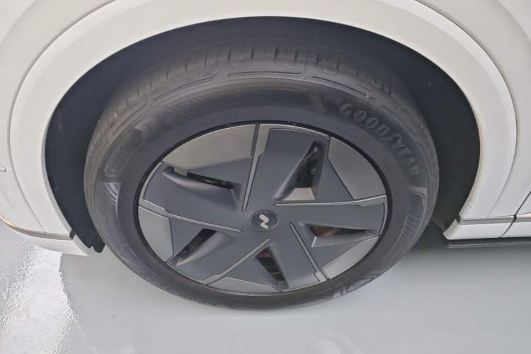Used ONVO Luxeed L90 2025 Model—Max Six-Seater Version Left Front Wheel Hub