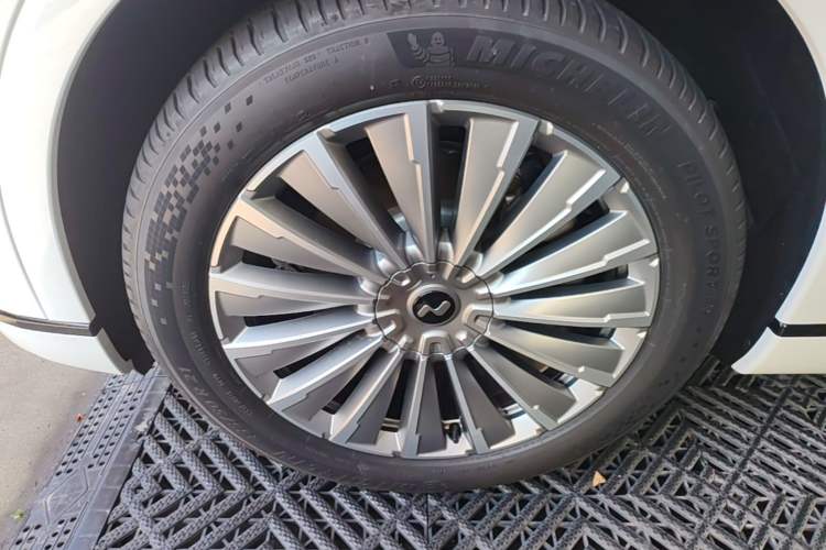 Used ONVO Luxeed L90 2025 Model—Ultra Six-Seater Version Left Front Wheel Hub