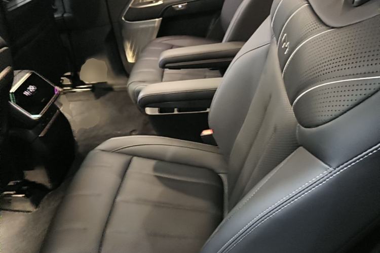 Used ONVO Luxeed L90 2025 Model—Max Six-Seater Version Left Rear Seat