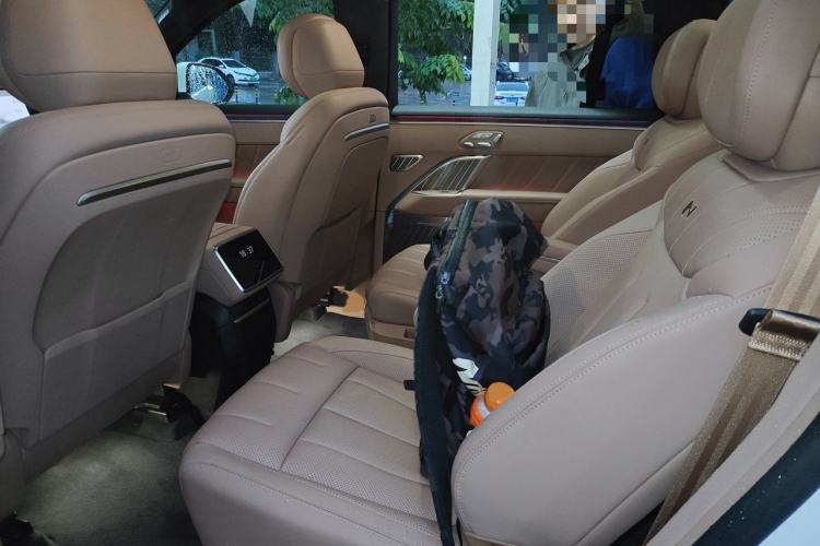 Used ONVO Luxeed L90 2025 Model—Ultra Six-Seater Version Left Rear Seat