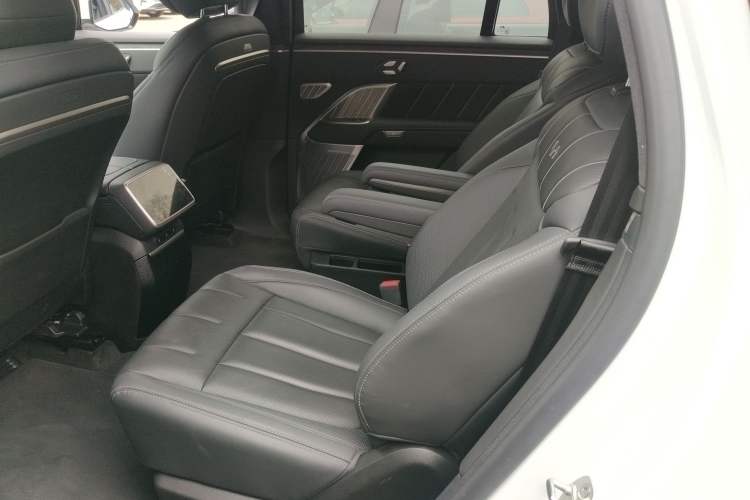 Used ONVO Luxeed L90 2025 Model—Max Six-Seater Version Left Rear Seat
