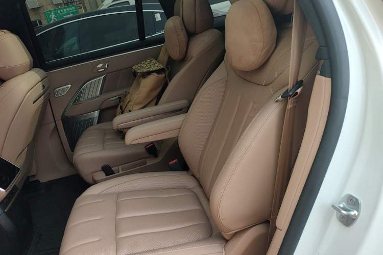 Used ONVO Luxeed L90 2025 Model—Max Six-Seater Version Left Rear Seat