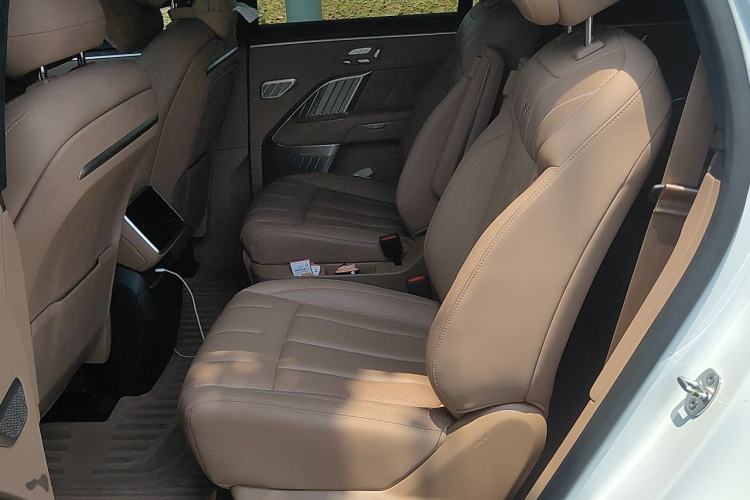Used ONVO Luxeed L90 2025 Model—Ultra Six-Seater Version Left Rear Seat