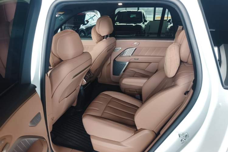 Used ONVO Luxeed L90 2025 Model—Max Six-Seater Version Left Rear Seat