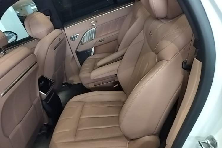 Used ONVO Luxeed L90 2025 Model—Max Six-Seater Version Left Rear Seat