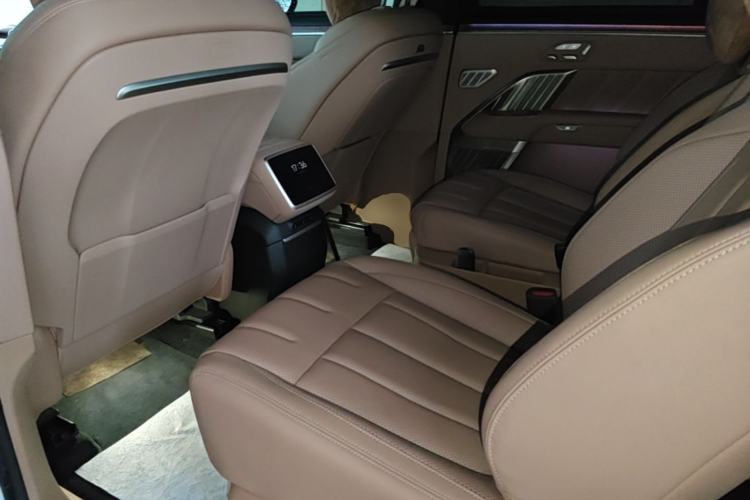 Used ONVO Luxeed L90 2025 Model—Ultra Six-Seater Version Left Rear Seat
