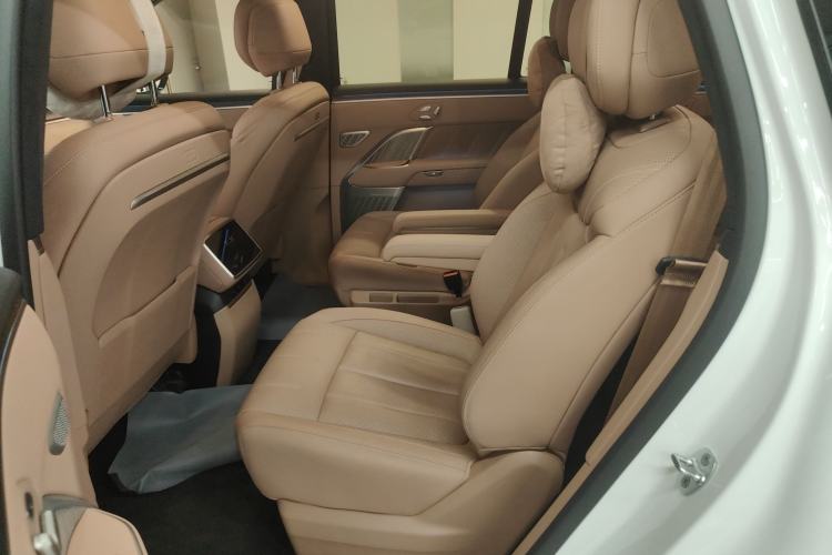Used ONVO Luxeed L90 2025 Model—Max Six-Seater Version Left Rear Seat
