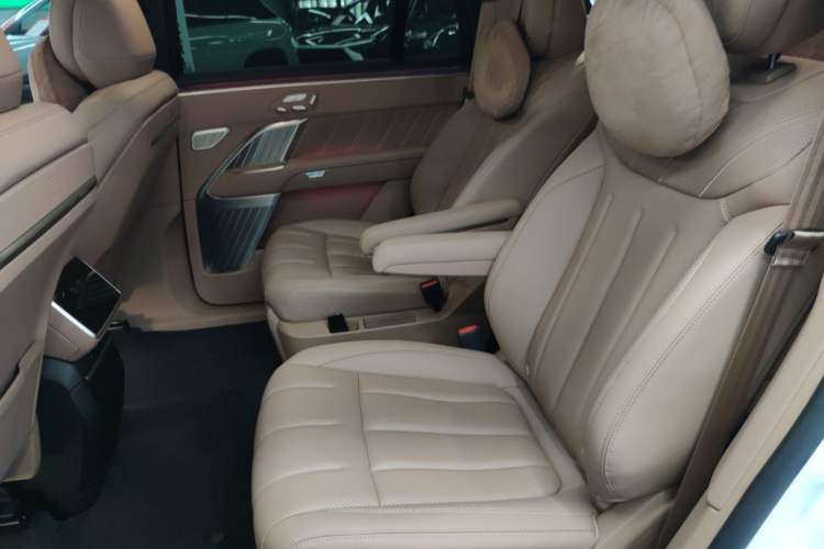 Used ONVO Luxeed L90 2025 Model—Ultra Six-Seater Version Left Rear Seat