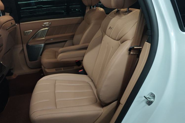 Used ONVO Luxeed L90 2025 Model—Ultra Six-Seater Version Left Rear Seat