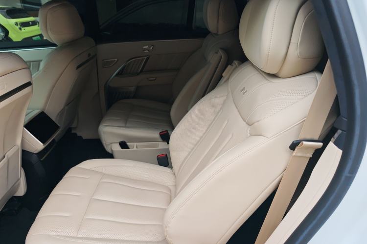 Used ONVO Luxeed L90 2025 Model—Pro Six-Seater Version Left Rear Seat