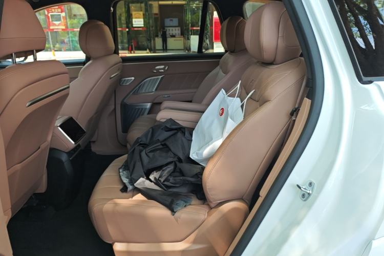 Used ONVO Luxeed L90 2025 Model—Ultra Six-Seater Version Left Rear Seat