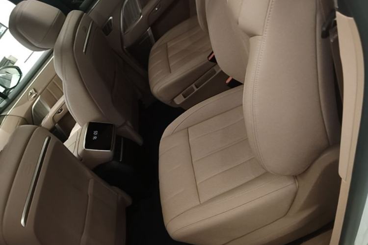 Used ONVO Luxeed L90 2025 Model—Max Six-Seater Version Left Rear Seat