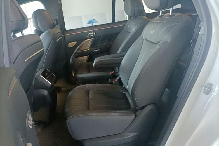 Used ONVO Luxeed L90 2025 Model—Ultra Six-Seater Version Left Rear Seat