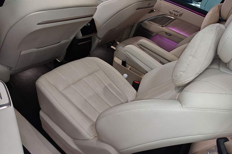 Used ONVO Luxeed L90 2025 Model Ultra Six-Seater 60-degree Battery Edition Left Rear Seat