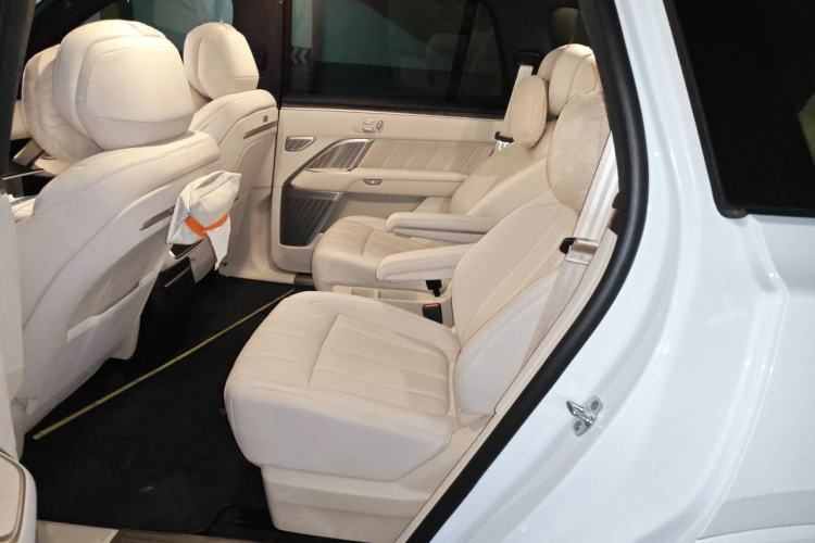 Used ONVO Luxeed L90 2025 Model—Max Six-Seater Version Left Rear Seat