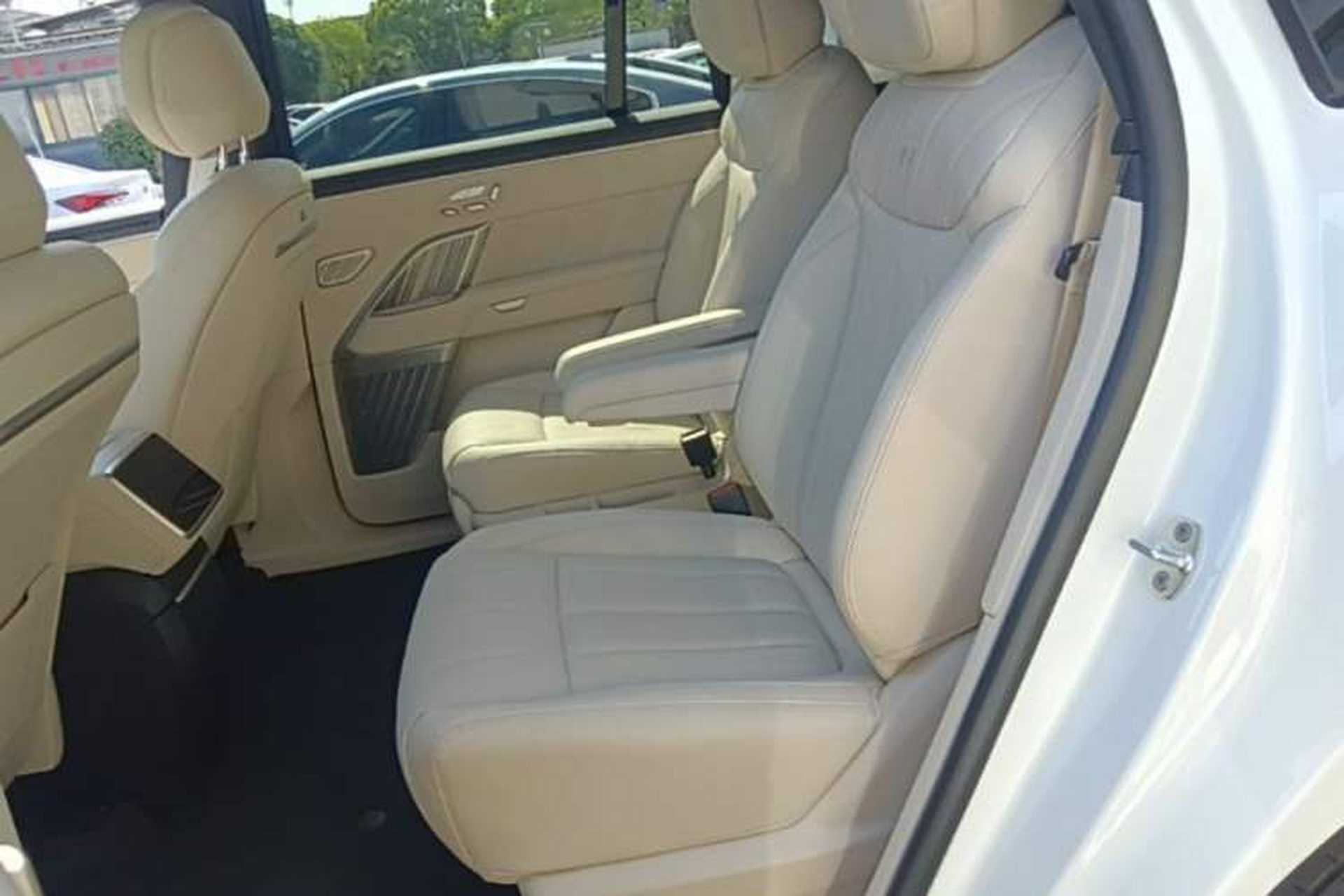 Used ONVO Luxeed L90 2025 Model—Ultra Six-Seater Version Left Rear Seat