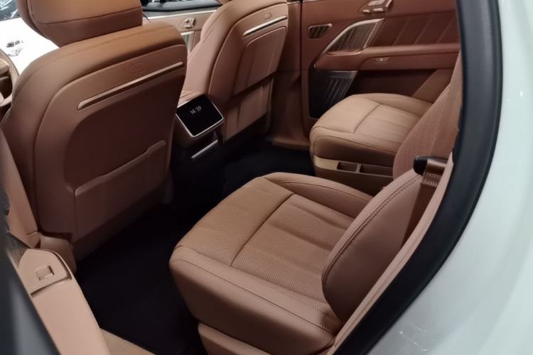 Used ONVO Luxeed L90 2025 Model—Ultra Six-Seater Version Left Rear Seat