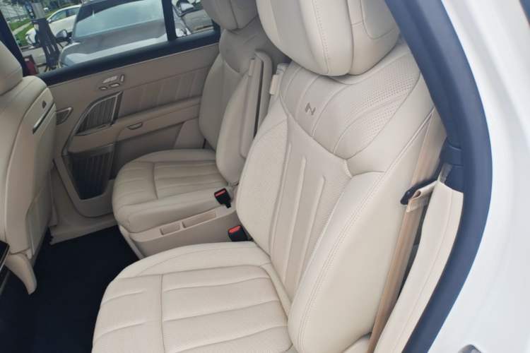 Used ONVO Luxeed L90 2025 Model—Ultra Six-Seater Version Left Rear Seat