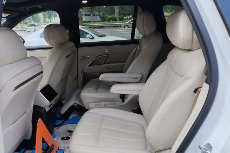 Used ONVO Luxeed L90 2025 Model—Max Six-Seater Version Left Rear Seat