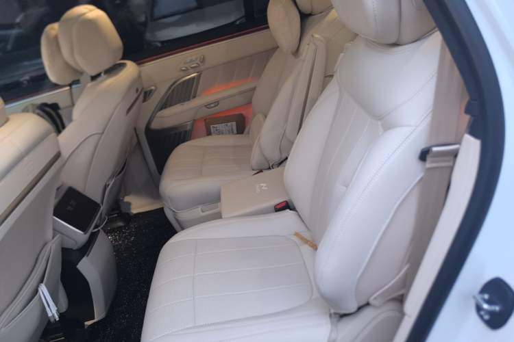 Used ONVO Luxeed L90 2025 Model—Ultra Six-Seater Version Left Rear Seat
