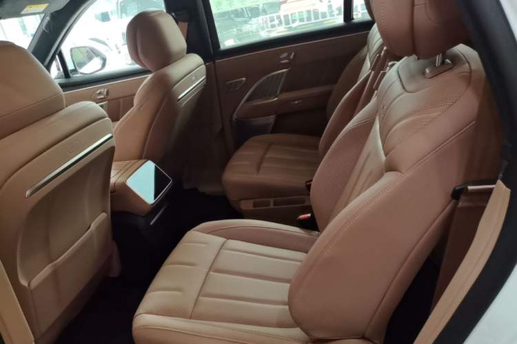 Used ONVO Luxeed L90 2025 Model—Pro Six-Seater Version Left Rear Seat