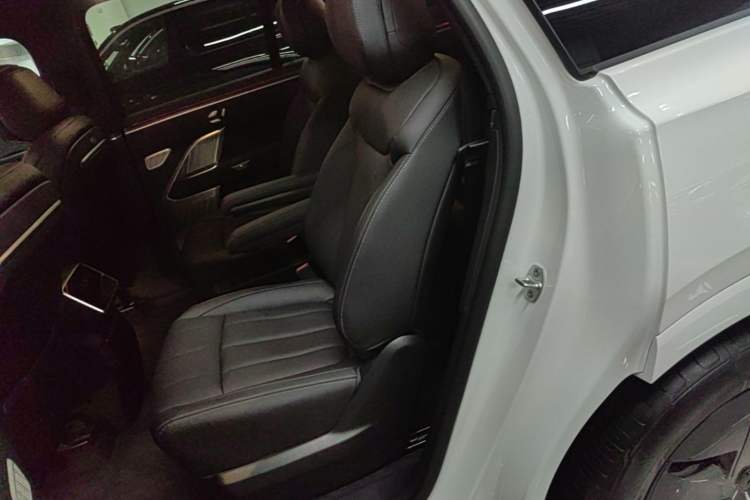 Used ONVO Luxeed L90 2025 Model—Pro Six-Seater Version Left Rear Seat