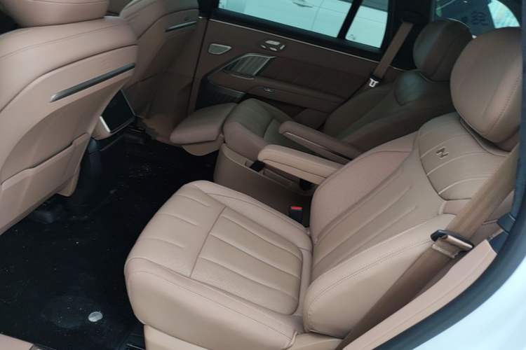 Used ONVO Luxeed L90 2025 Model—Ultra Six-Seater Version Left Rear Seat