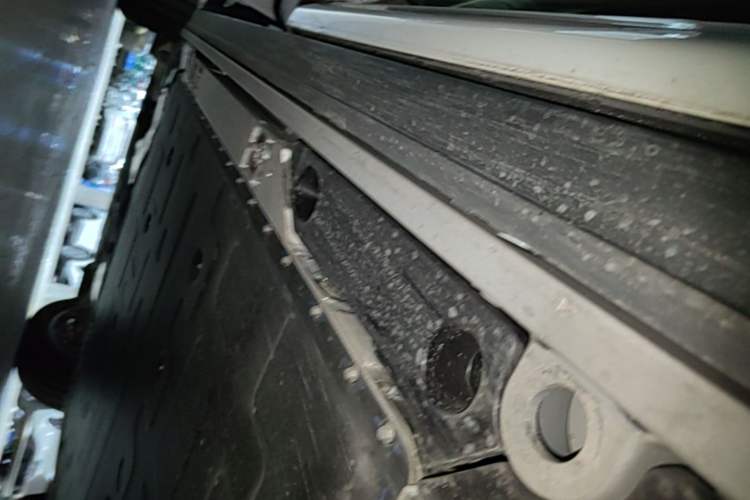 Used ONVO Luxeed L90 2025 Model—Ultra Six-Seater Version Left Side Sill