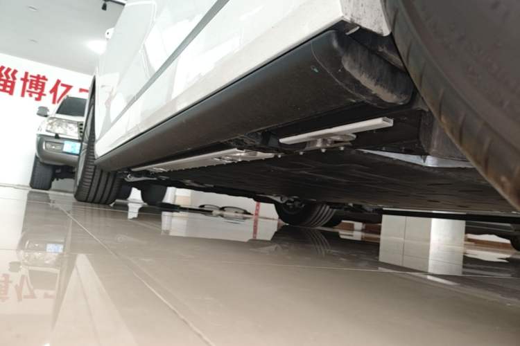 Used ONVO Luxeed L90 2025 Model—Ultra Six-Seater Version Left Side Sill
