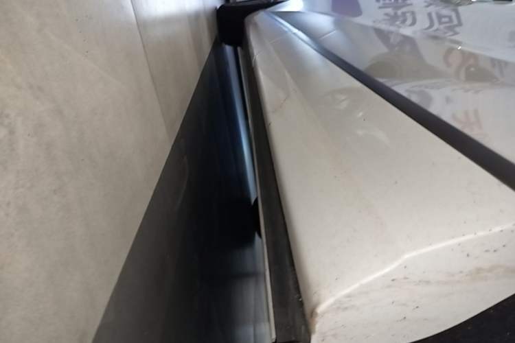 Used ONVO Luxeed L90 2025 Model—Max Six-Seater Version Left Side Sill