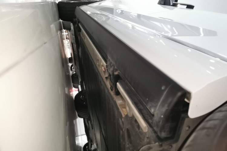 Used ONVO Luxeed L90 2025 Model—Max Six-Seater Version Left Side Sill