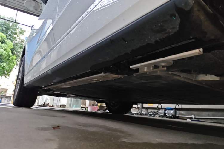 Used ONVO Luxeed L90 2025 Model—Ultra Six-Seater Version Left Side Sill
