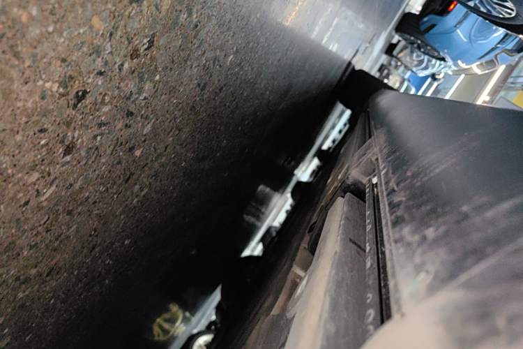 Used ONVO Luxeed L90 2025 Model—Ultra Six-Seater Version Left Side Sill
